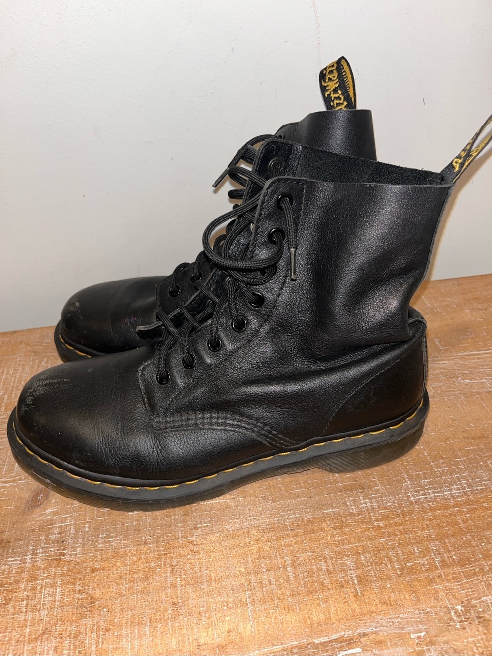 🖤 Dr. Martens Women’s Black Leather Boots Size 10 – 1460 Classic Great